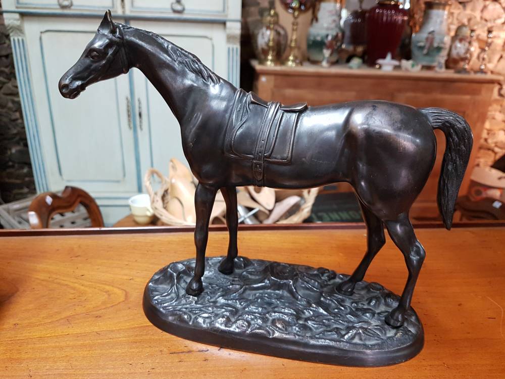 statue cheval bronze signée M. J.