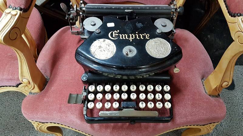 ancienne machine à écrire empereur