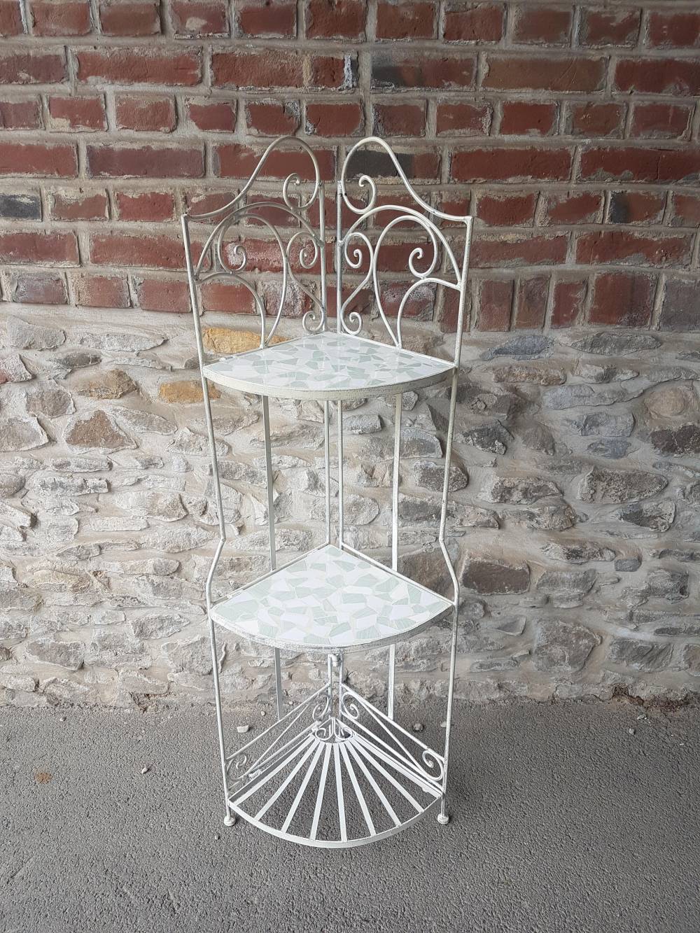 étagère d'angle en fer forgé